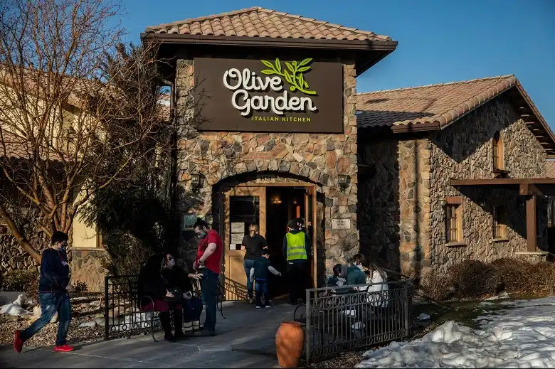 how long do you need to wait to sit in outdoor seating at olive garden